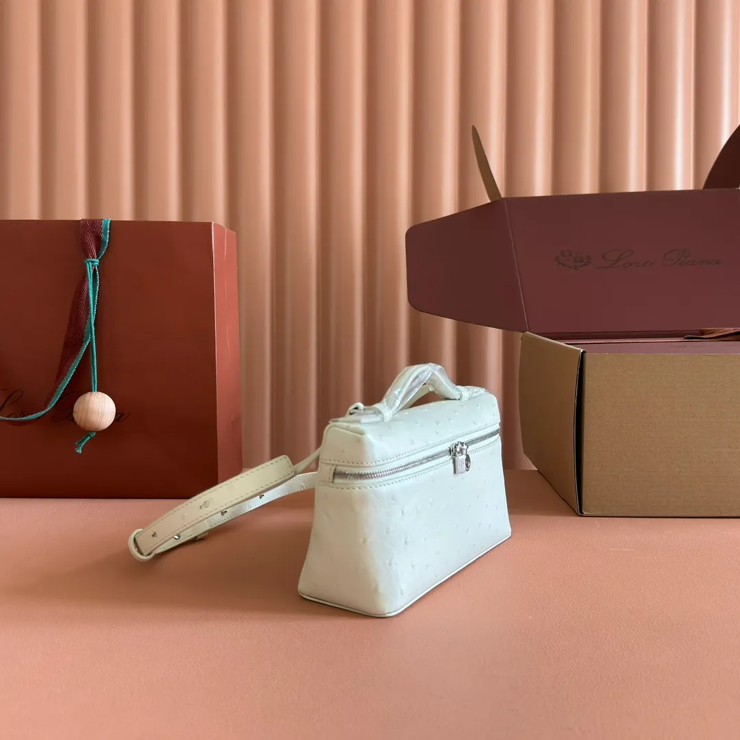 p1160💋💋💋【Original leather all-steel configuration counter complete package】 𝐋𝐨𝐫𝐨 𝐏𝐢𝐚𝐧@ Extra pocket L19 series handbag/crossbody bag The most comfortable life is when it is not defined, just like loro The material design of pian@ does not require complicated design styles. The simple and soft outline is elegant and durable, like an exquisite cosmetic case, which perfectly balances appearance and functionality. The leather is delicate and feels as soft as butter. The small bag has a large capacity. It is not only portable with a thin shoulder strap, but can also be worn cross-body. Sisters who have a special liking for minimalist style can buy it. It is simple and versatile. The simpler, the more different. Stars and Instagram celebrities are all planting it. There are two sizes of 19 cm and 27 cm. One is exquisite and casual, and the other is elegant and grand. Size: Small: length 19×width 7×height 12cm (